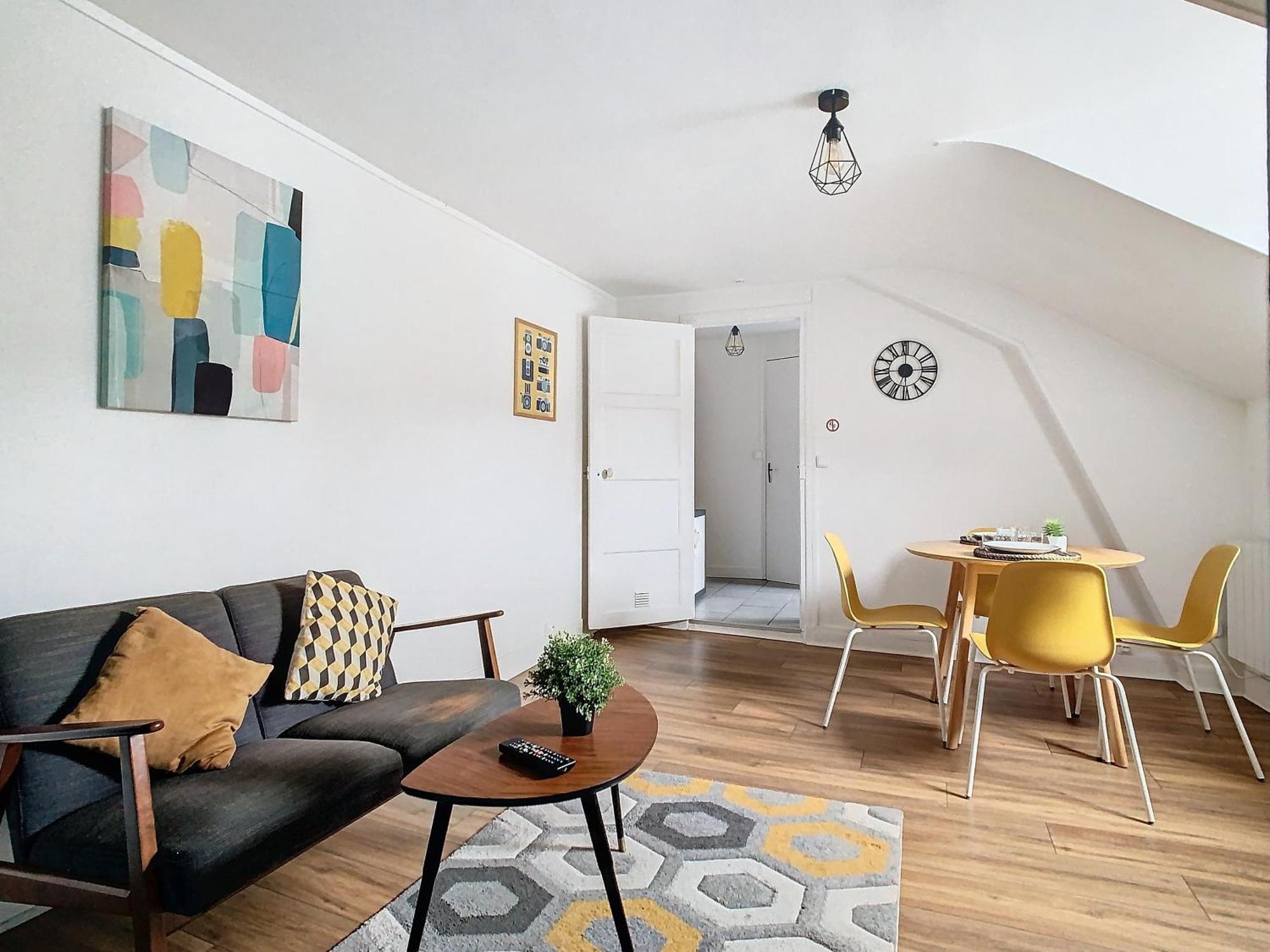 Le Rene Pouteau Apartment Melun Exterior photo